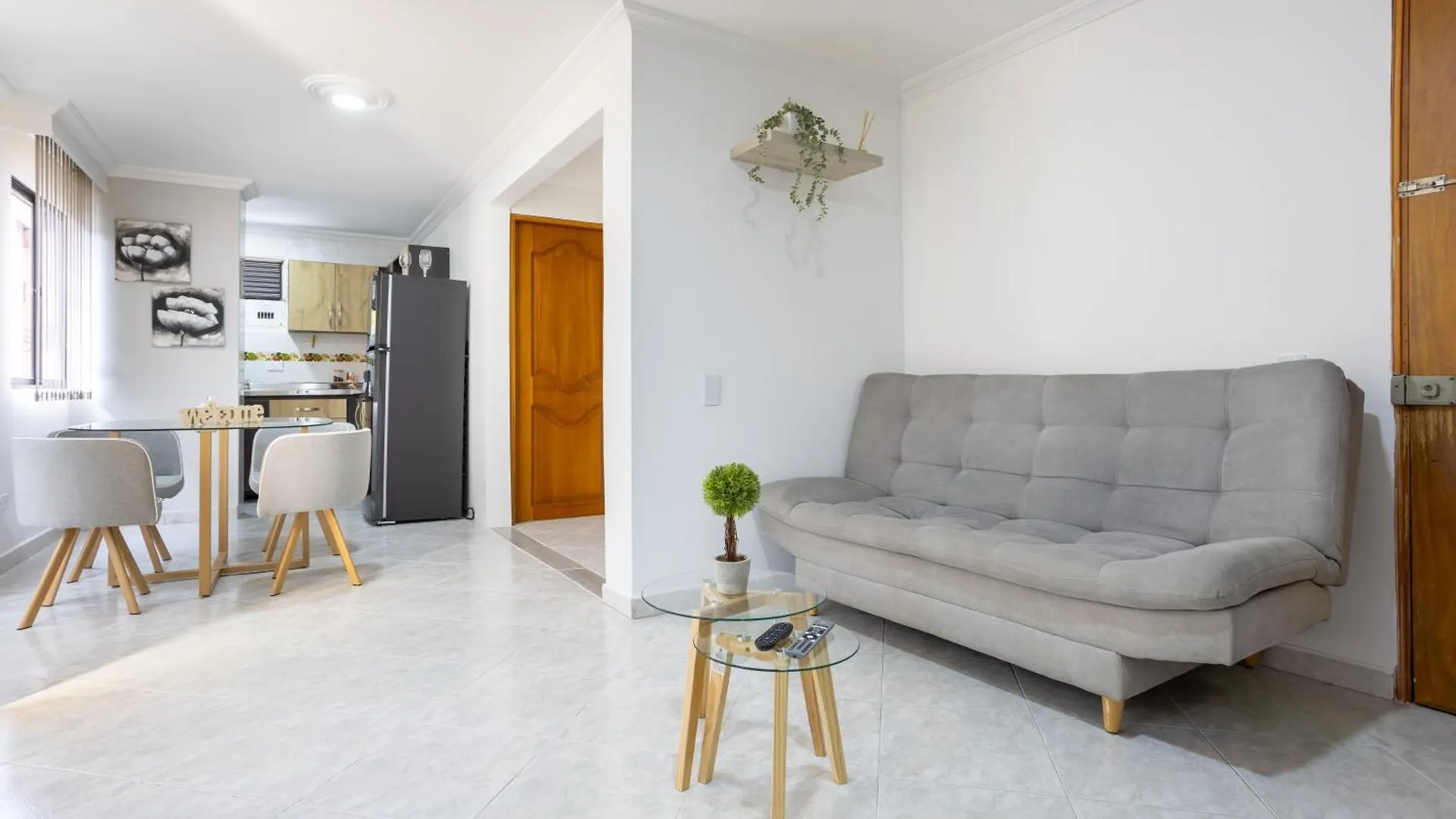 Parque De Envigado A 350 Mts, 2Bd, 500Mb Internet Apartment