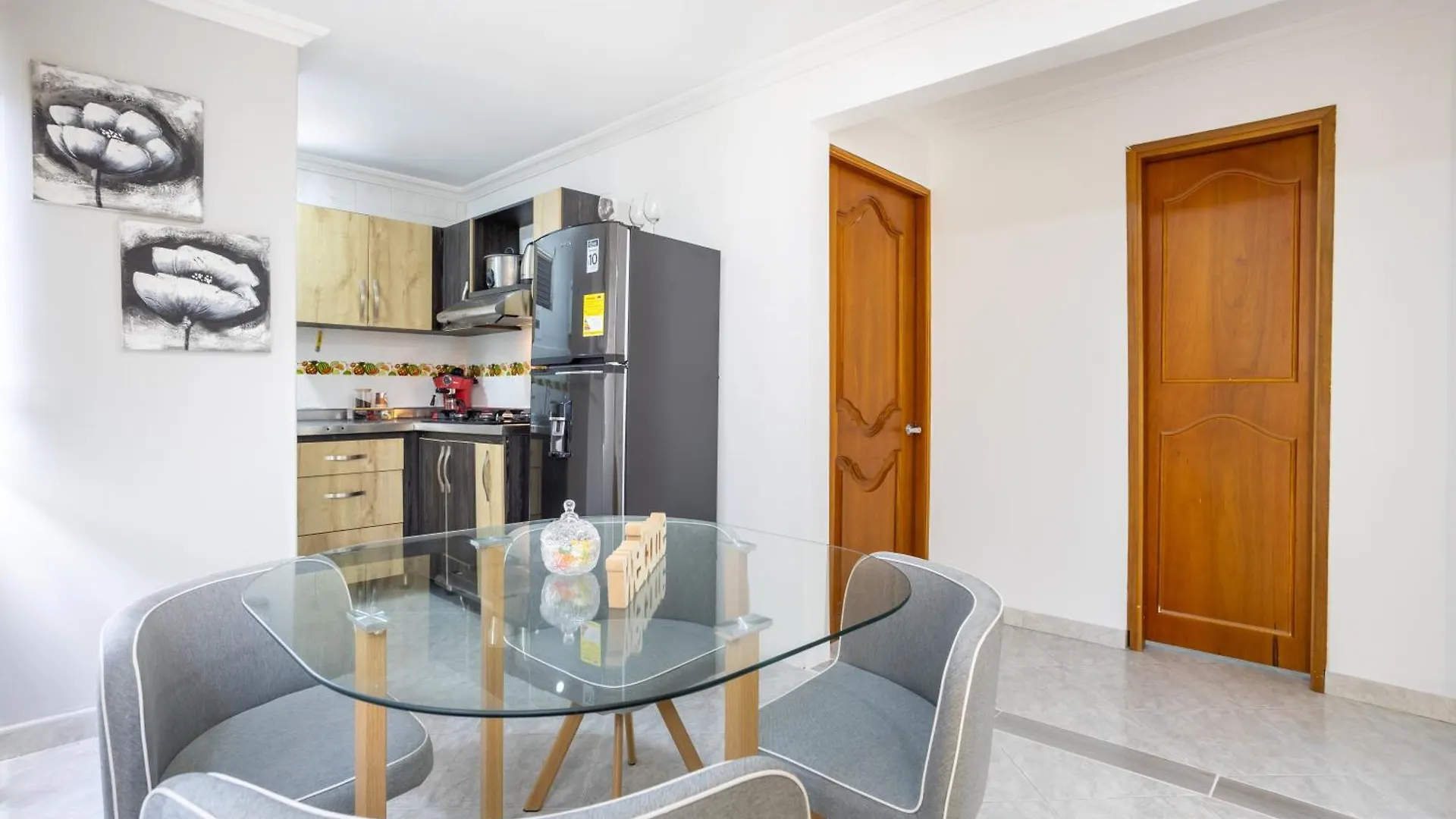 Parque De Envigado A 350 Mts, 2Bd, 500Mb Internet Apartment