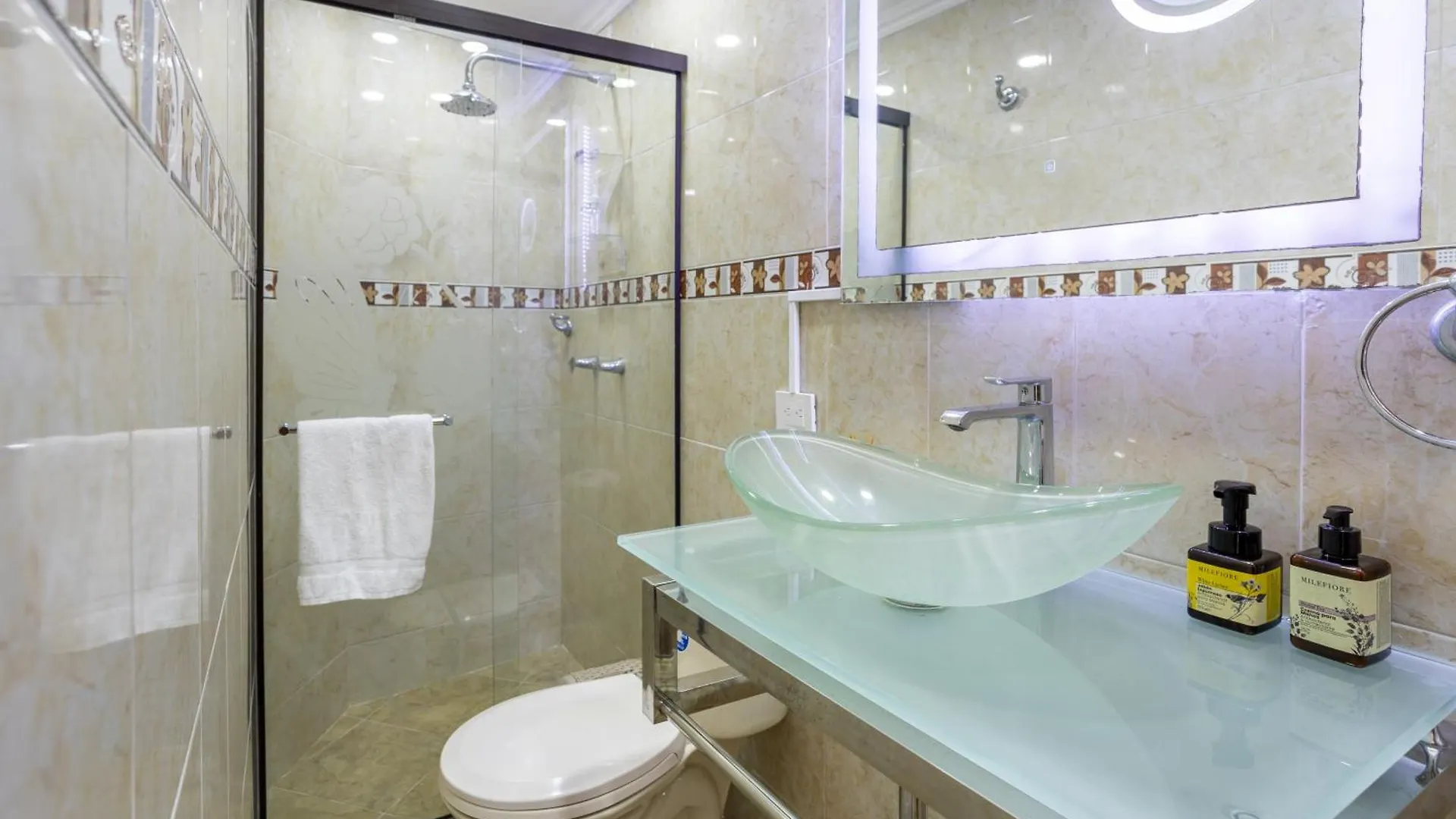 Parque De Envigado A 350 Mts, 2Bd, 500Mb Internet Apartment Colombia