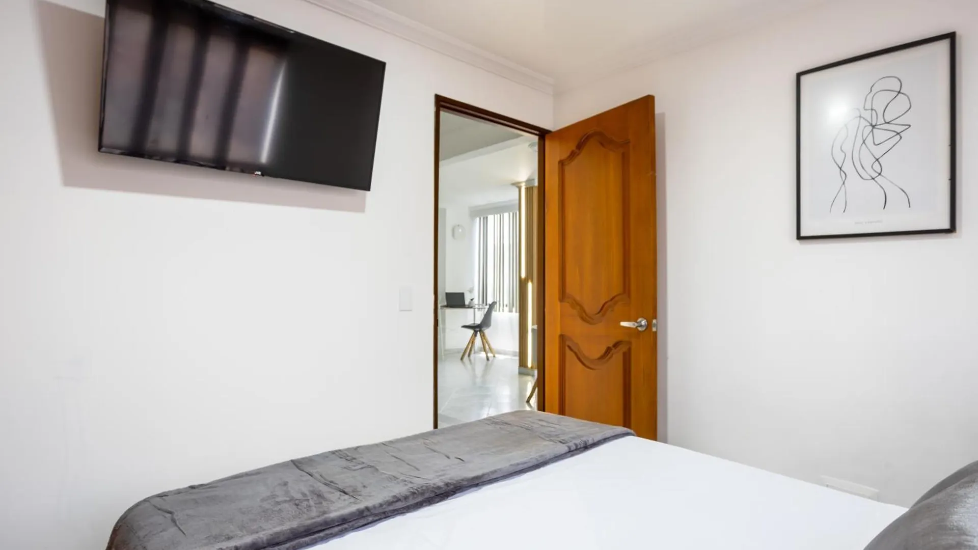 Parque De Envigado A 350 Mts, 2Bd, 500Mb Internet Apartment